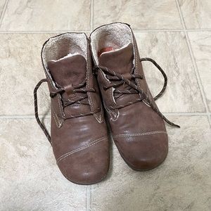 Boc brand brown booties/ high top shoes size8.5